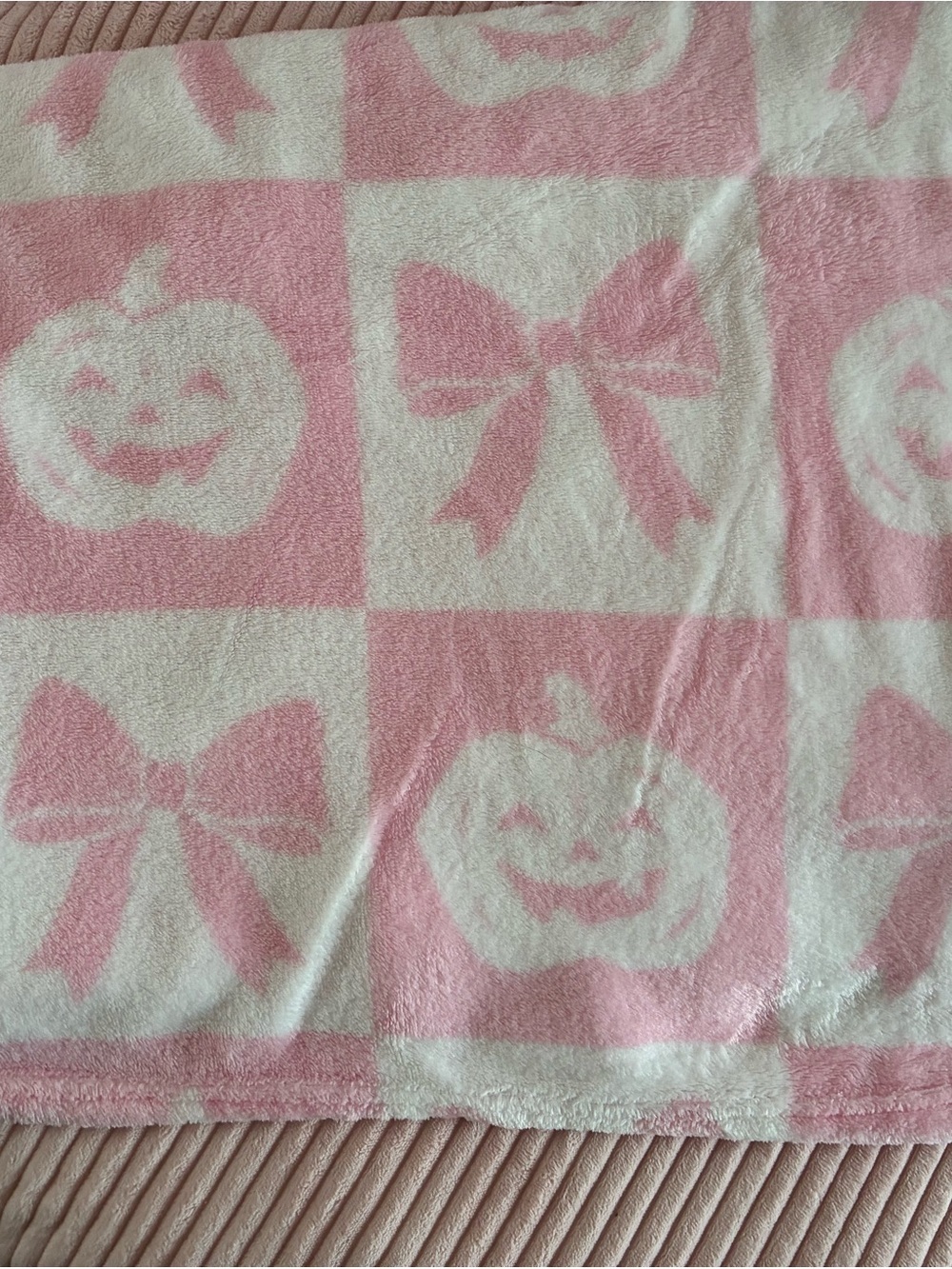 Halloween Pink Pumpkin & Bow Throw Blanket
